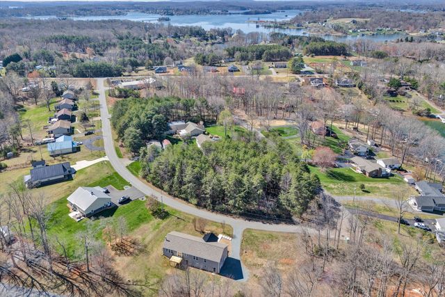 200 Surber DR, Moneta, VA 24121