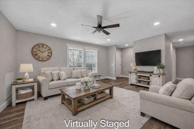 200 Surber DR, Moneta, VA 24121