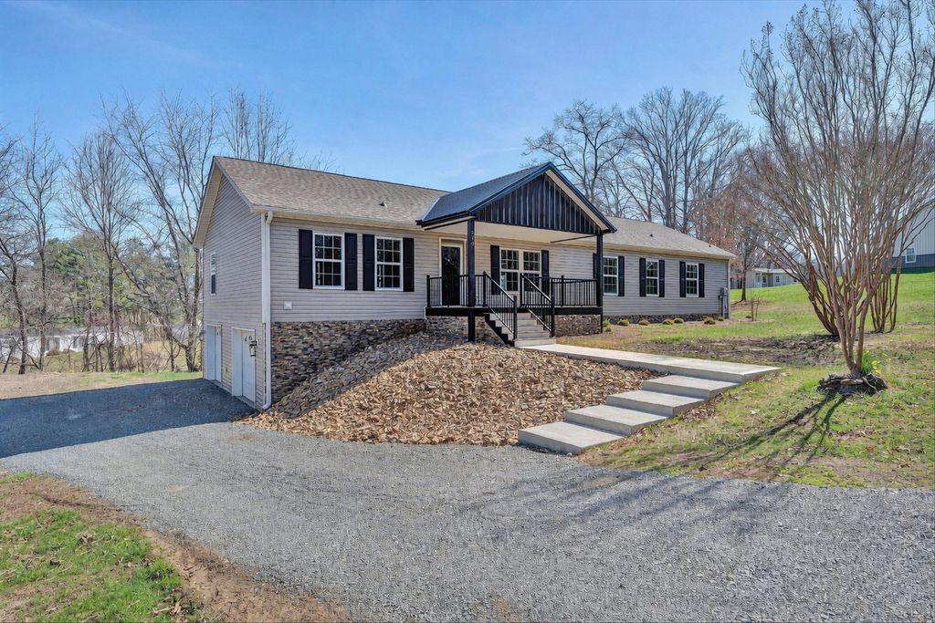 200 Surber DR, Moneta, VA 24121