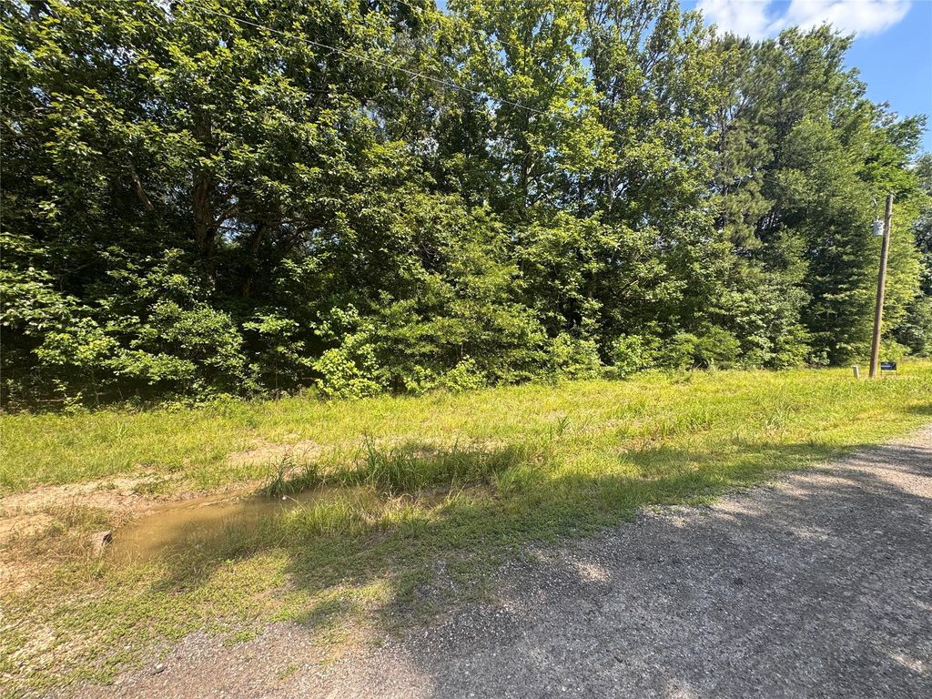 940 County Road 2147, Cleveland, TX 77327