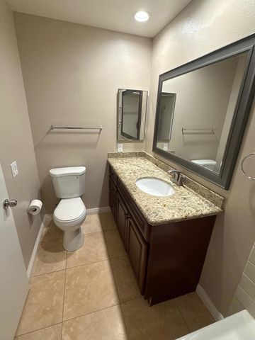 11820 Camanito Ronaldo 220, San Diego, CA 92128