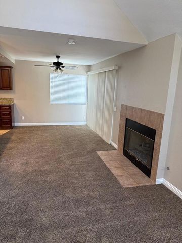 11820 Camanito Ronaldo 220, San Diego, CA 92128