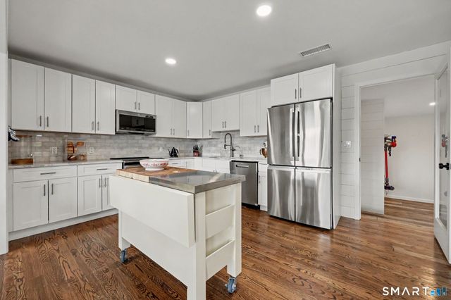 13 Fox Hollow Road, New Fairfield, CT 06812