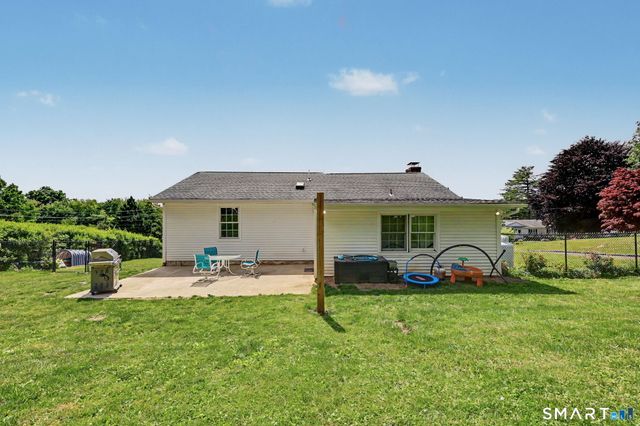 13 Fox Hollow Road, New Fairfield, CT 06812