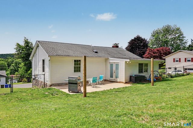 13 Fox Hollow Road, New Fairfield, CT 06812