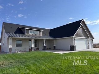 8260 SW El Camino Court, Mountain Home, ID 83647