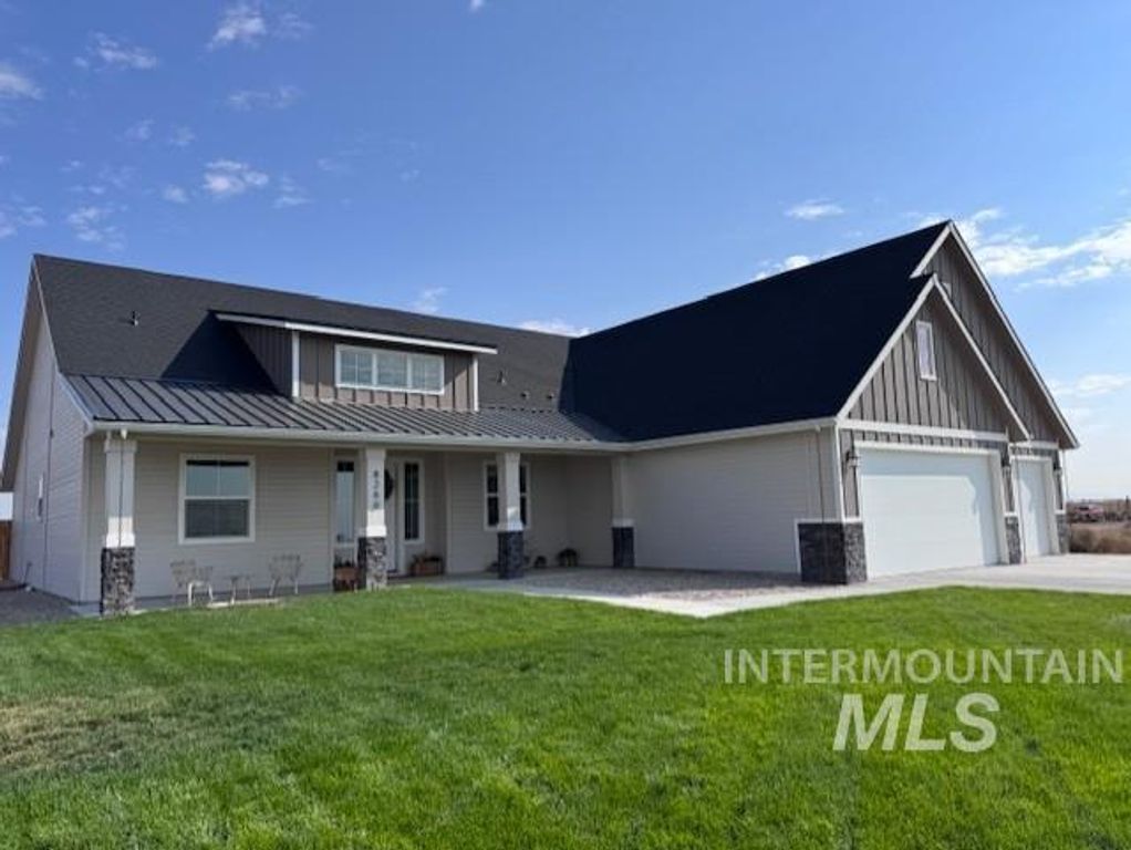 8260 SW El Camino Court, Mountain Home, ID 83647