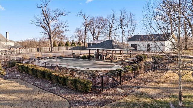 507 Chattin Circle, Bentonville, AR 72713
