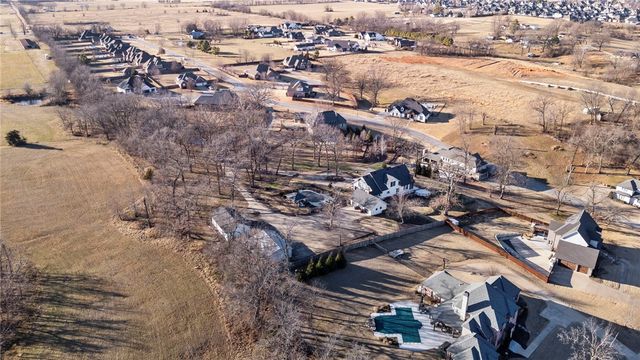 507 Chattin Circle, Bentonville, AR 72713