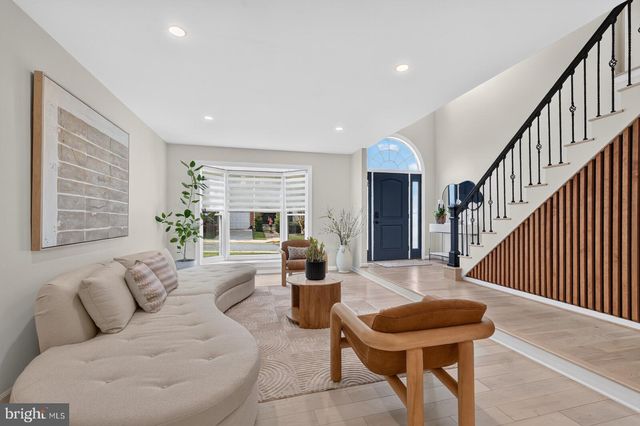 7411 CRESTBERRY LN, Bethesda, MD 20817