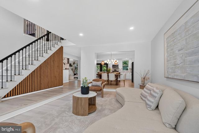 7411 CRESTBERRY LN, Bethesda, MD 20817