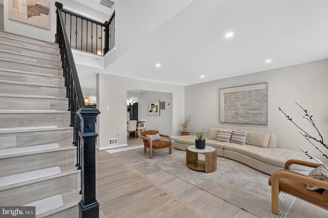 7411 CRESTBERRY LN, Bethesda, MD 20817