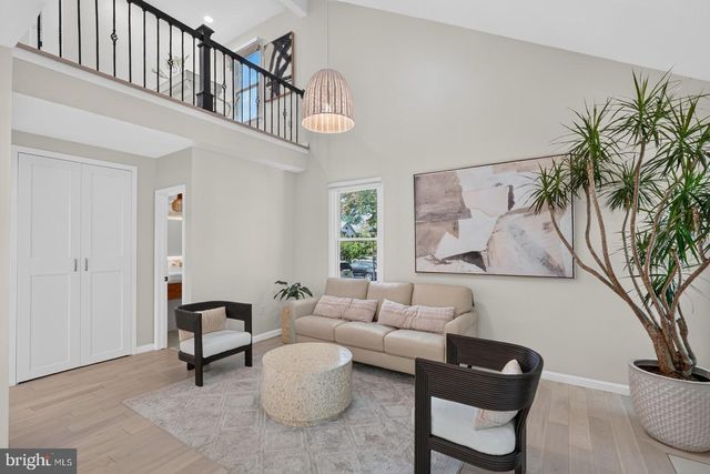 7411 CRESTBERRY LN, Bethesda, MD 20817