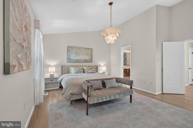 7411 CRESTBERRY LN, Bethesda, MD 20817
