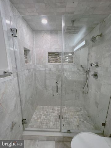 7411 CRESTBERRY LN, Bethesda, MD 20817