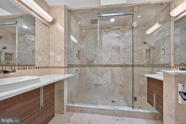 7411 CRESTBERRY LN, Bethesda, MD 20817