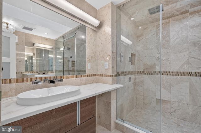 7411 CRESTBERRY LN, Bethesda, MD 20817