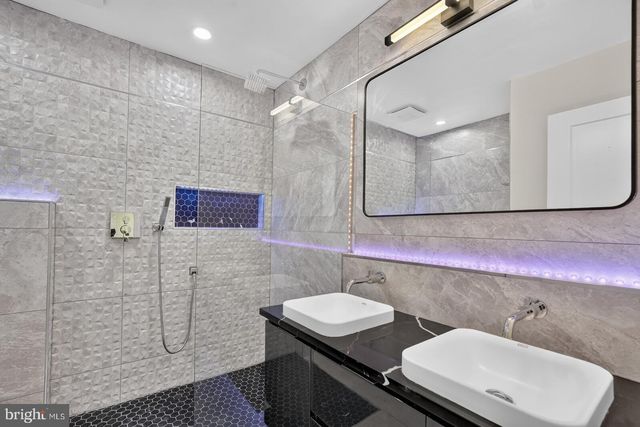 7411 CRESTBERRY LN, Bethesda, MD 20817