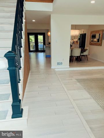 7411 CRESTBERRY LN, Bethesda, MD 20817