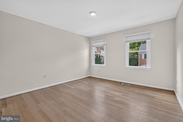 7411 CRESTBERRY LN, Bethesda, MD 20817