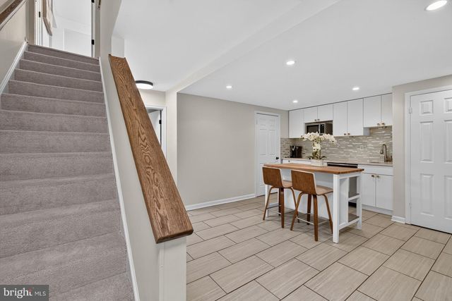 7411 CRESTBERRY LN, Bethesda, MD 20817