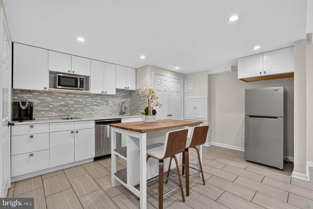 7411 CRESTBERRY LN, Bethesda, MD 20817