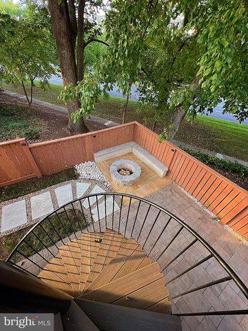 7411 CRESTBERRY LN, Bethesda, MD 20817