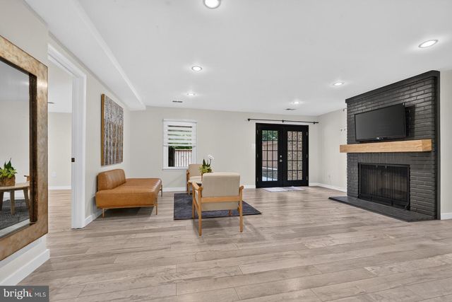 7411 CRESTBERRY LN, Bethesda, MD 20817
