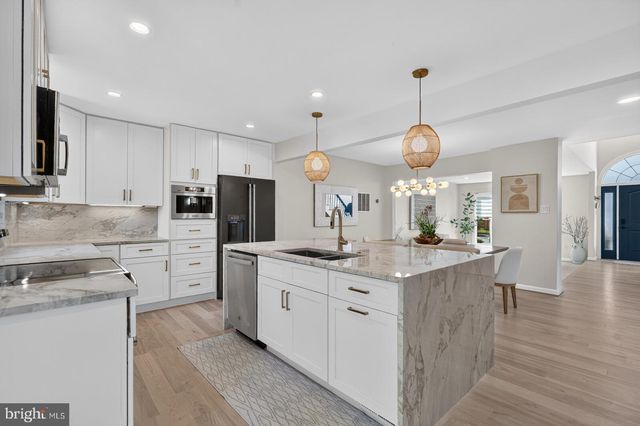 7411 CRESTBERRY LN, Bethesda, MD 20817