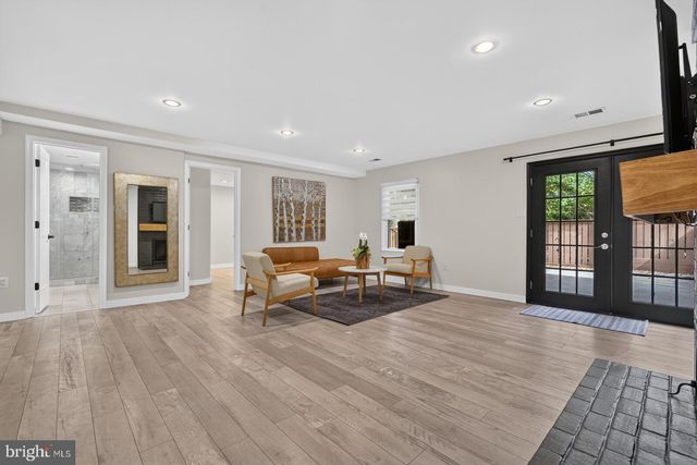 7411 CRESTBERRY LN, Bethesda, MD 20817