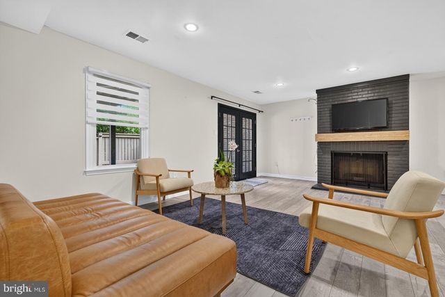 7411 CRESTBERRY LN, Bethesda, MD 20817