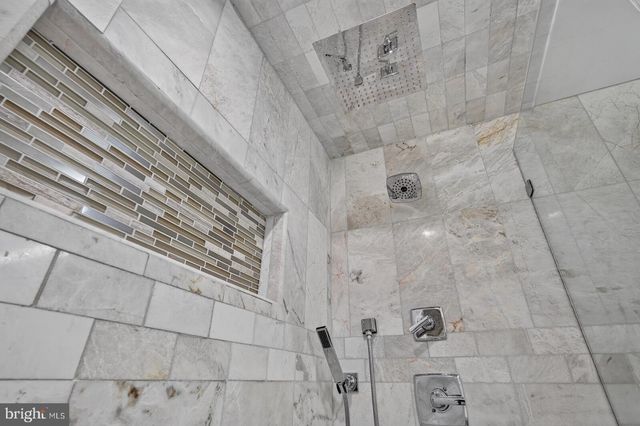 7411 CRESTBERRY LN, Bethesda, MD 20817