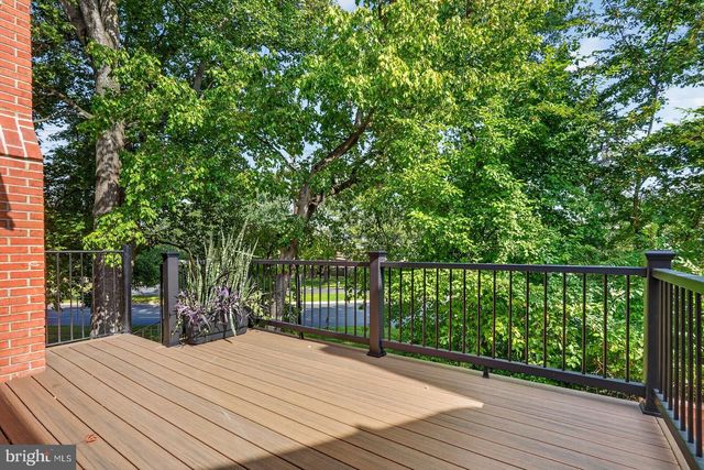 7411 CRESTBERRY LN, Bethesda, MD 20817