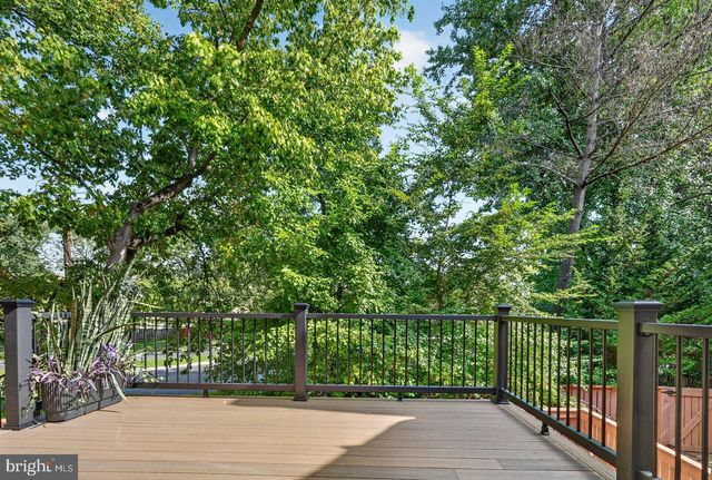 7411 CRESTBERRY LN, Bethesda, MD 20817