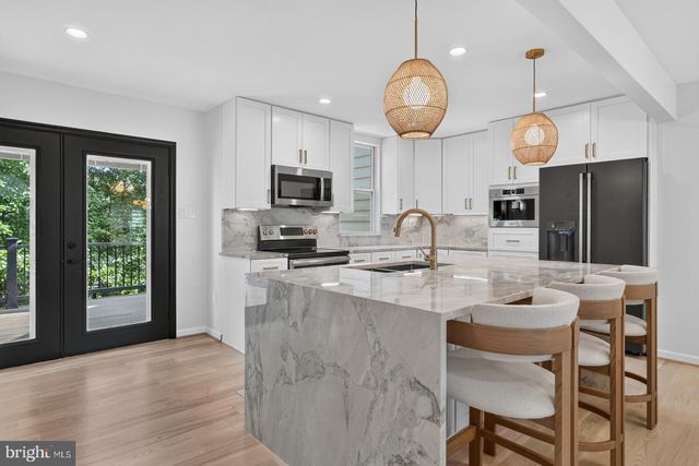 7411 CRESTBERRY LN, Bethesda, MD 20817