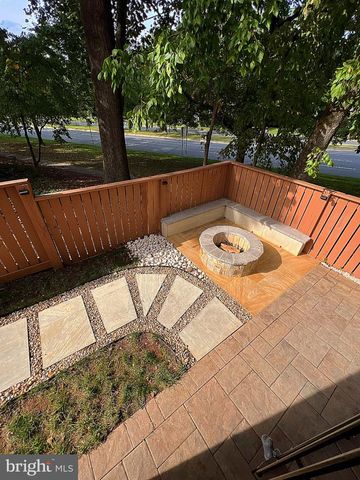 7411 CRESTBERRY LN, Bethesda, MD 20817