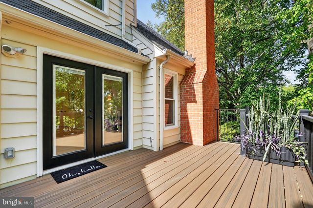 7411 CRESTBERRY LN, Bethesda, MD 20817