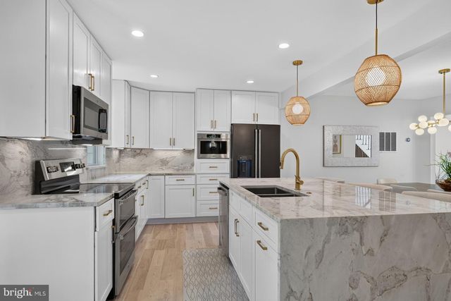 7411 CRESTBERRY LN, Bethesda, MD 20817