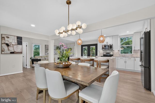 7411 CRESTBERRY LN, Bethesda, MD 20817