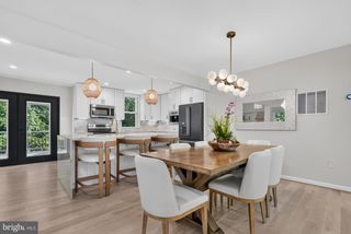 7411 CRESTBERRY LN, Bethesda, MD 20817