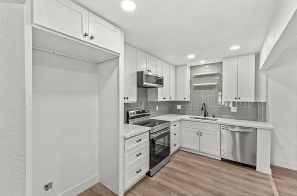 Image 10 of property listing at 1370 N Willow Avenue, Fresno, CA 93727