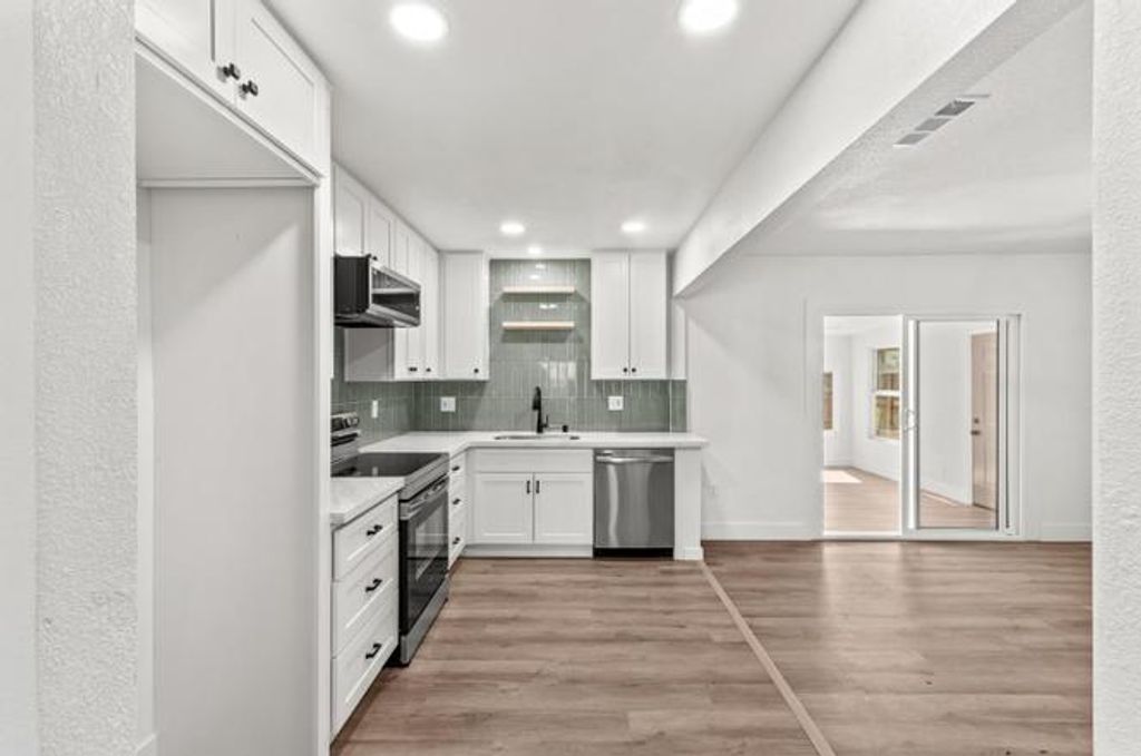 Image 13 of property listing at 1370 N Willow Avenue, Fresno, CA 93727