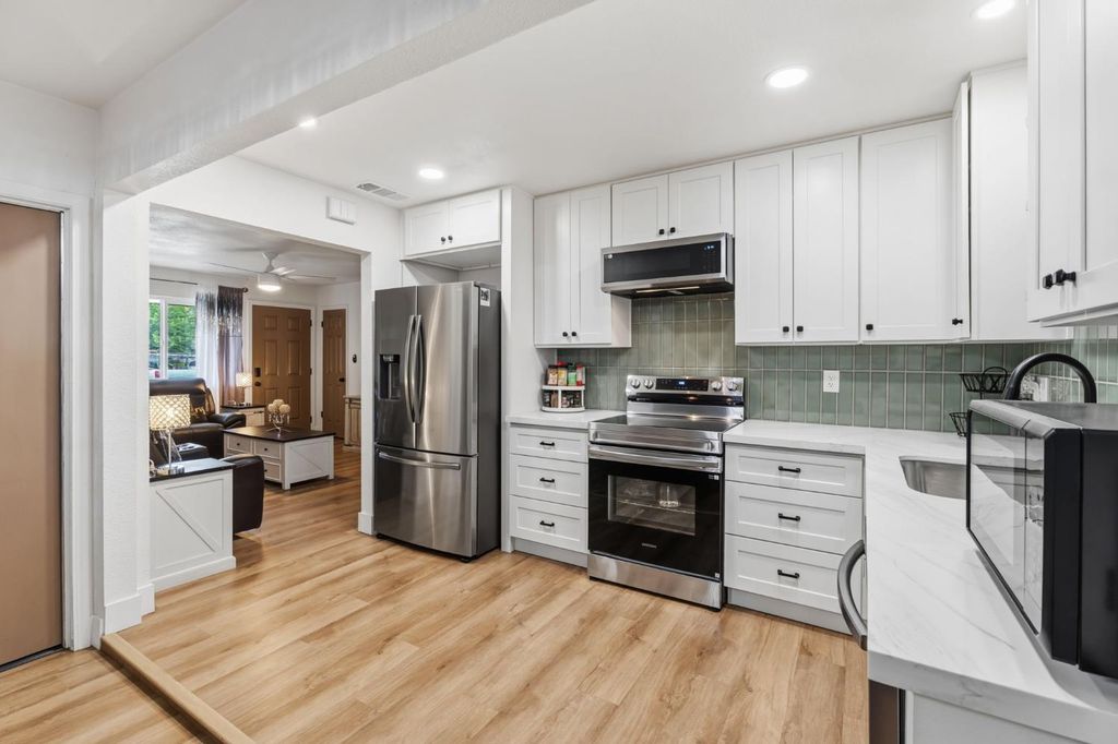 Image 16 of property listing at 1370 N Willow Avenue, Fresno, CA 93727