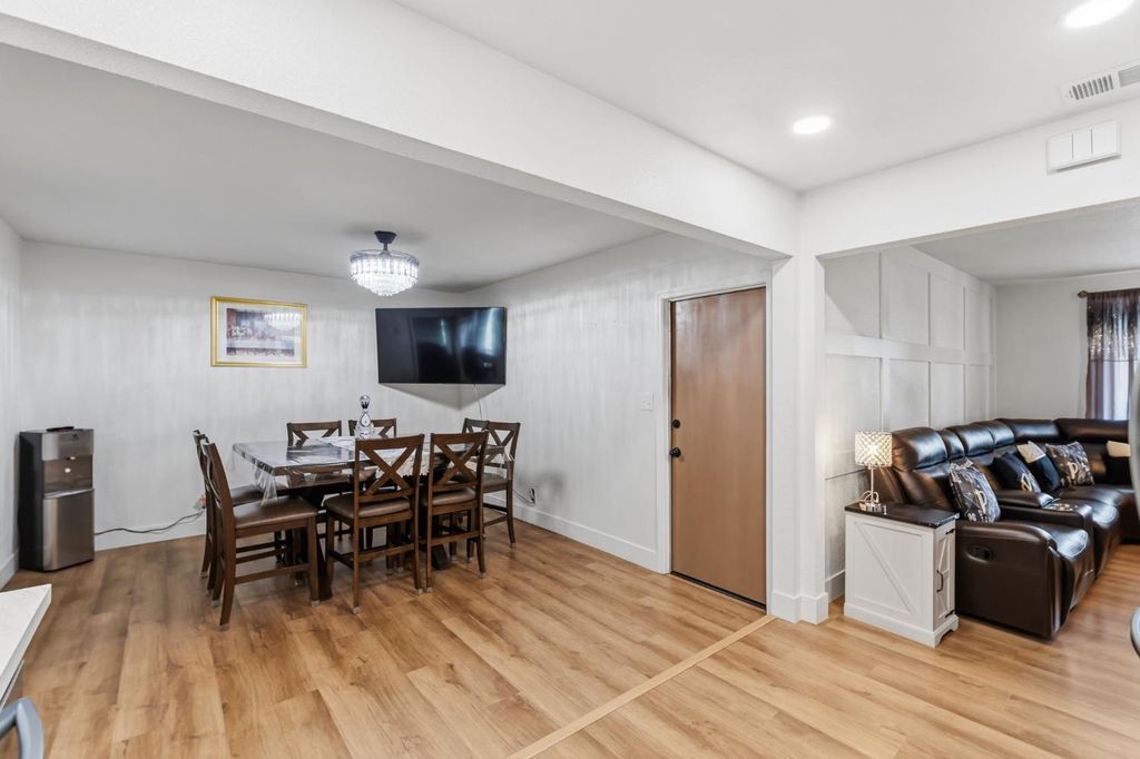 Image 18 of property listing at 1370 N Willow Avenue, Fresno, CA 93727