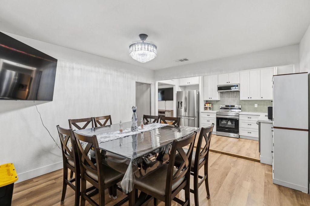 Image 20 of property listing at 1370 N Willow Avenue, Fresno, CA 93727