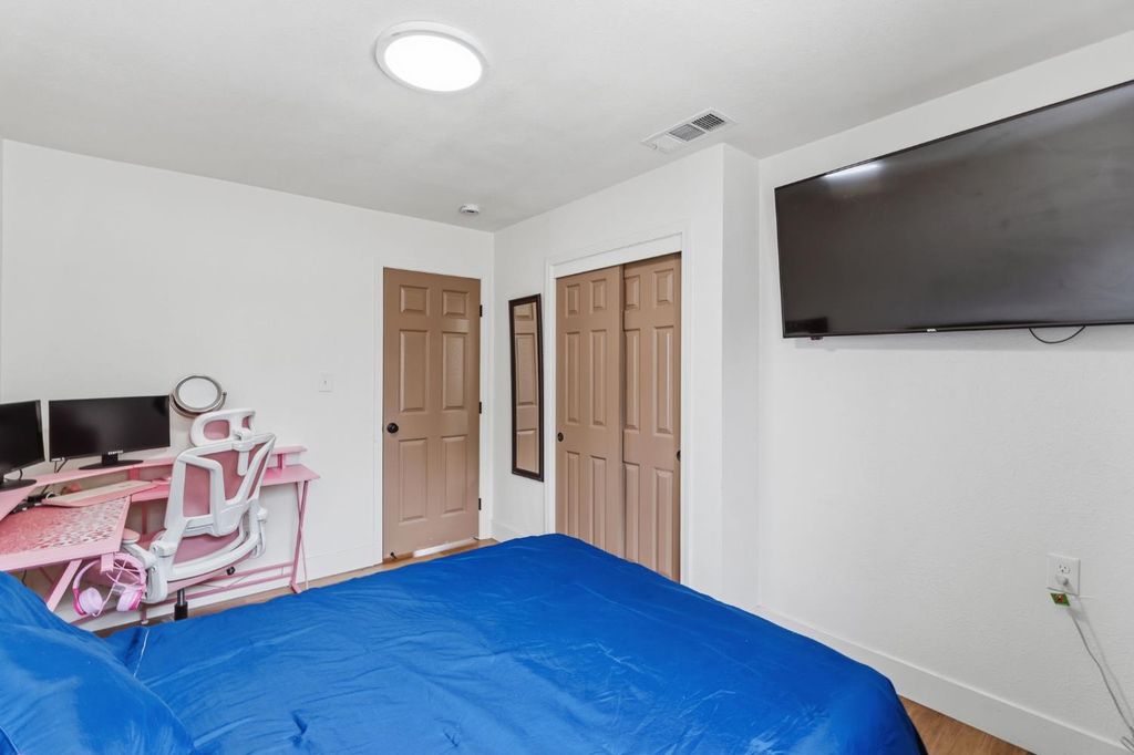 Image 25 of property listing at 1370 N Willow Avenue, Fresno, CA 93727