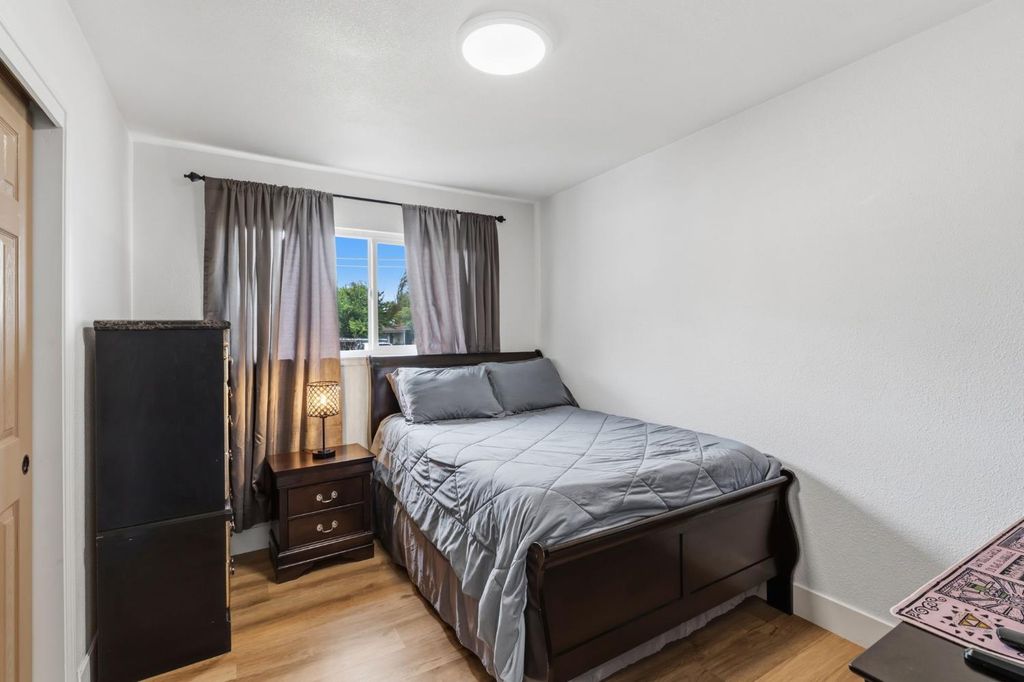 Image 26 of property listing at 1370 N Willow Avenue, Fresno, CA 93727