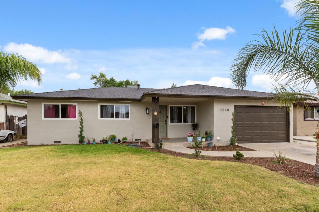 Image 3 of property listing at 1370 N Willow Avenue, Fresno, CA 93727