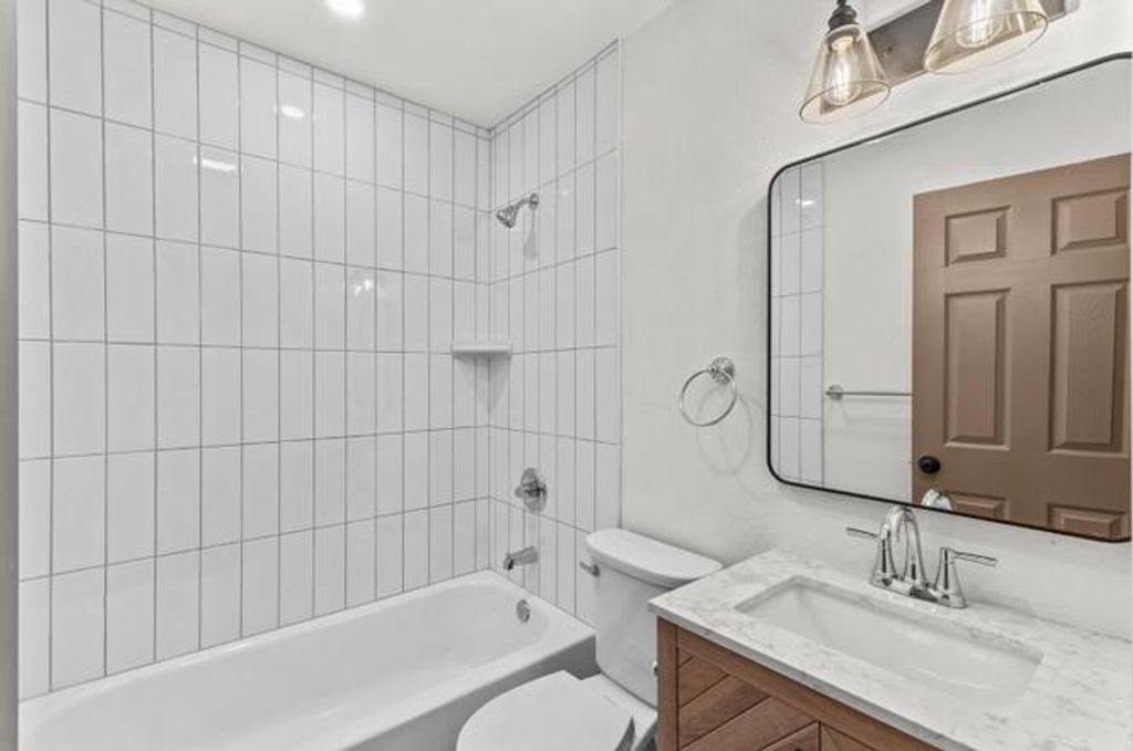 Image 31 of property listing at 1370 N Willow Avenue, Fresno, CA 93727