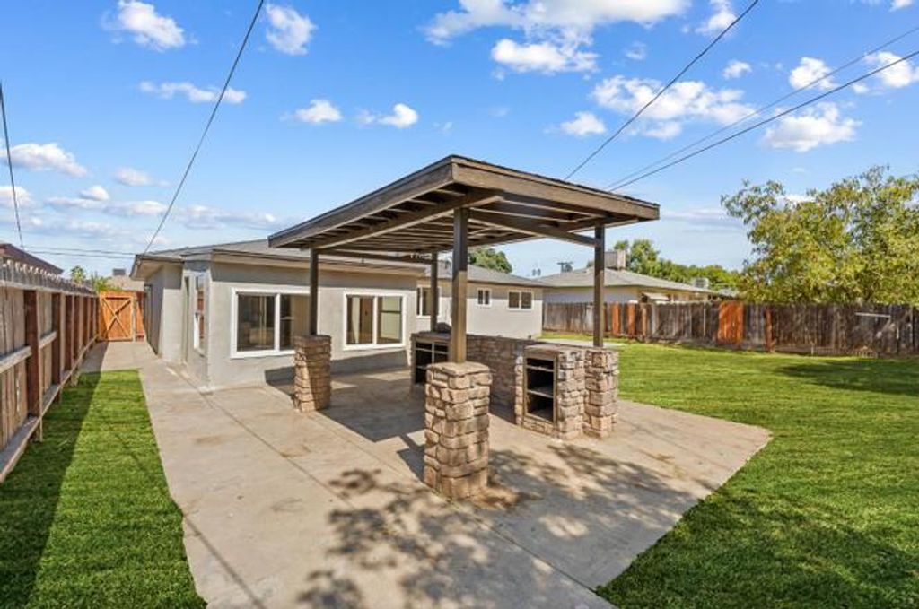 Image 33 of property listing at 1370 N Willow Avenue, Fresno, CA 93727